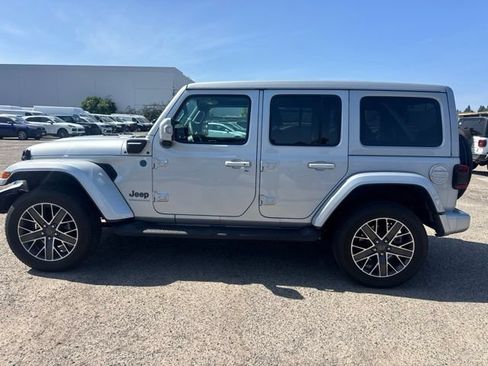 Used 2023 Jeep Wrangler Unlimited Sahara AWD/4WD image 8