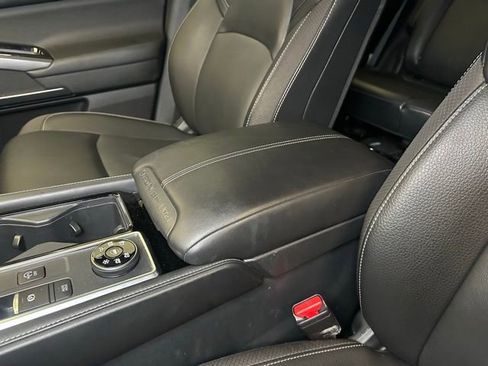 Used 2023 Nissan Pathfinder SL AWD/4WD image 30