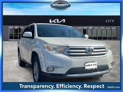 Used 2012 Toyota Highlander SE w/ Tow Pkg