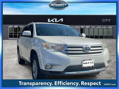 Used 2012 Toyota Highlander SE w/ Tow Pkg AWD/4WD image 1