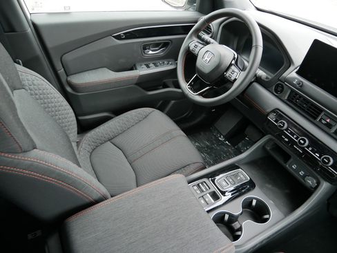 New 2026 Honda Pilot Sport image 9