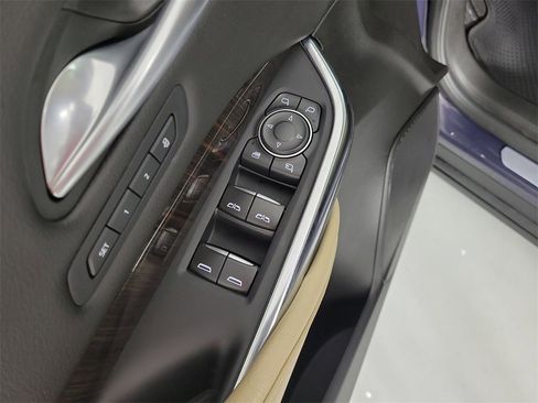 Certified 2025 Cadillac XT4 Premium Luxury image 19