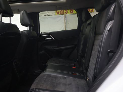 Used 2022 Mitsubishi Outlander SE image 18