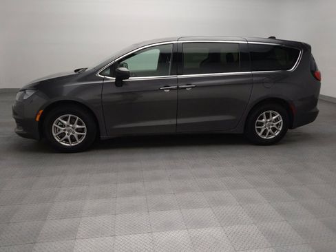 Used 2023 Chrysler Voyager LX FWD image 2