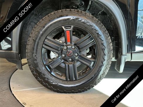 Used 2025 Nissan Rogue SV AWD/4WD image 25