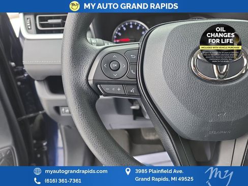 Used 2021 Toyota RAV4 XLE image 15