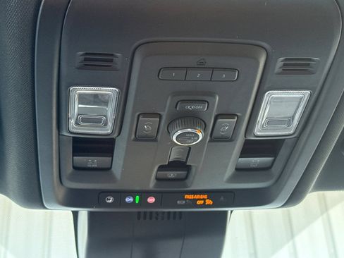 Used 2023 Chevrolet Suburban Premier AWD/4WD image 24