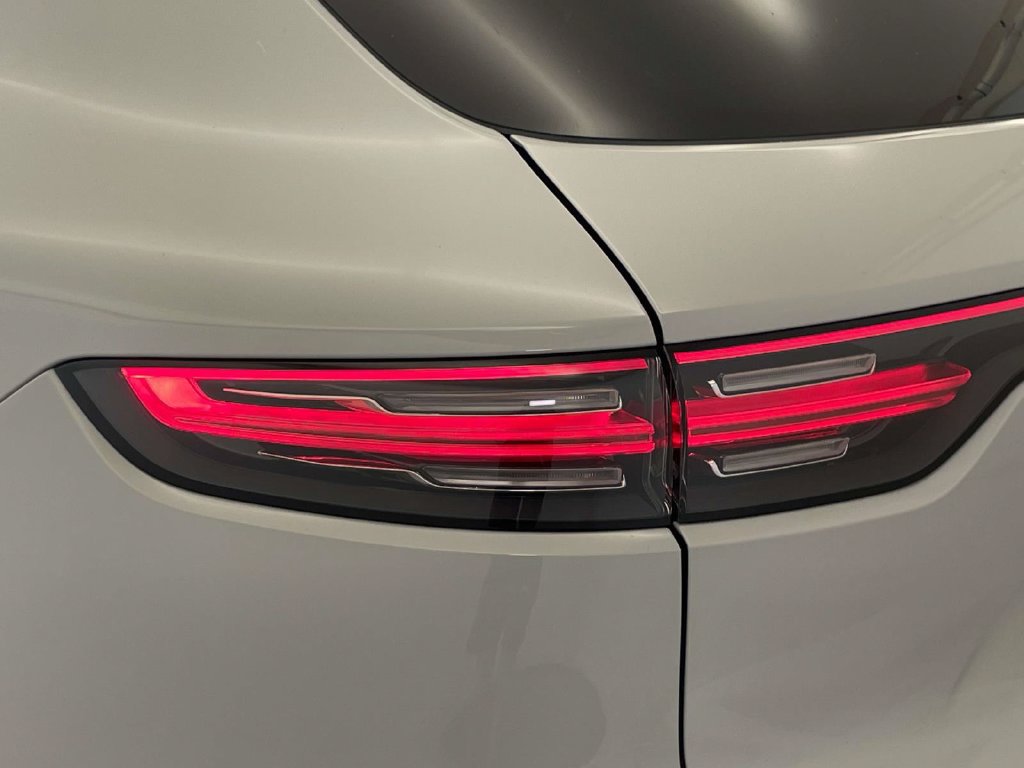 Certified 2023 Porsche Cayenne AWD/4WD image 16