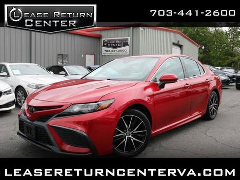 Used 2021 Toyota Camry SE FWD image 1