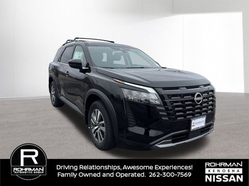 New 2026 Nissan Pathfinder SL image 3