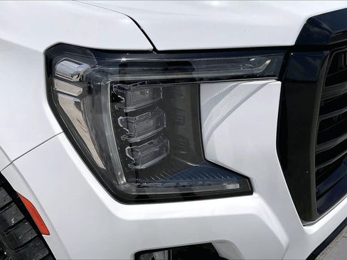 Used 2024 GMC Yukon AT4 w/ Technology Package AWD/4WD image 27