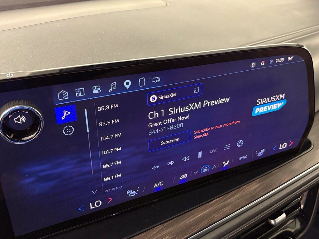 Used 2025 Chevrolet Suburban Z71 AWD/4WD image 25