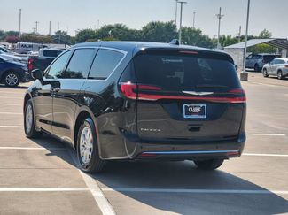 Used 2025 Chrysler Pacifica Select FWD video 3