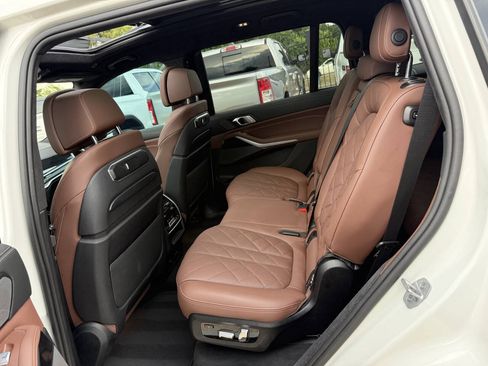Used 2024 BMW X7 xDrive40i w/ M Sport Package AWD/4WD image 13
