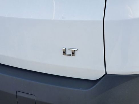 Used 2023 Chevrolet Traverse LT image 29