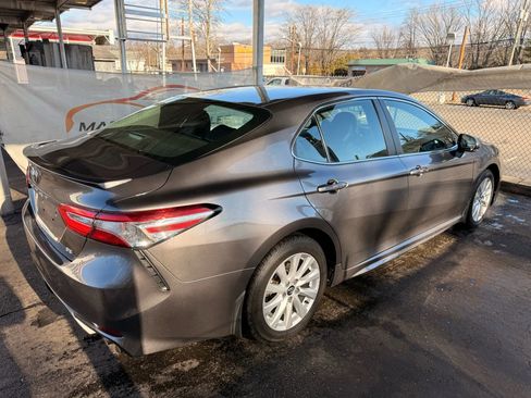 Used 2020 Toyota Camry SE image 12