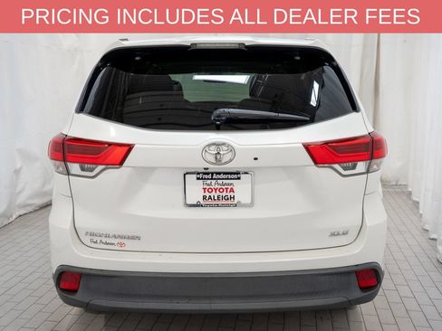 Used 2019 Toyota Highlander XLE FWD image 4