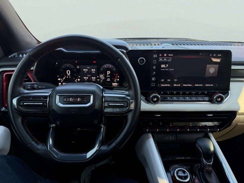 Used 2024 GMC Canyon AT4X image 27