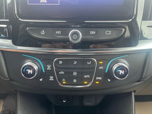 Used 2023 Chevrolet Traverse LT image 19