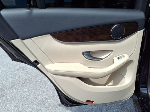 Used 2022 Mercedes-Benz GLC 300 image 21