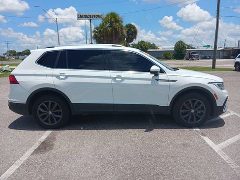 Used 2022 Volkswagen Tiguan SE FWD image 2