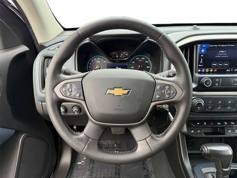 Used 2020 Chevrolet Colorado Z71 image 12
