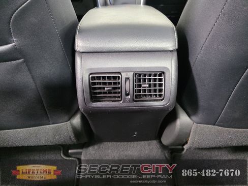 Used 2016 Toyota Camry XLE image 29