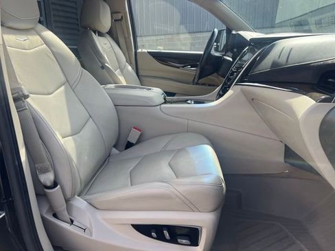 Used 2020 Cadillac Escalade Luxury w/ LPO, Radiant Package AWD/4WD image 11
