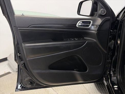 Certified 2022 Jeep Grand Cherokee Laredo X image 18