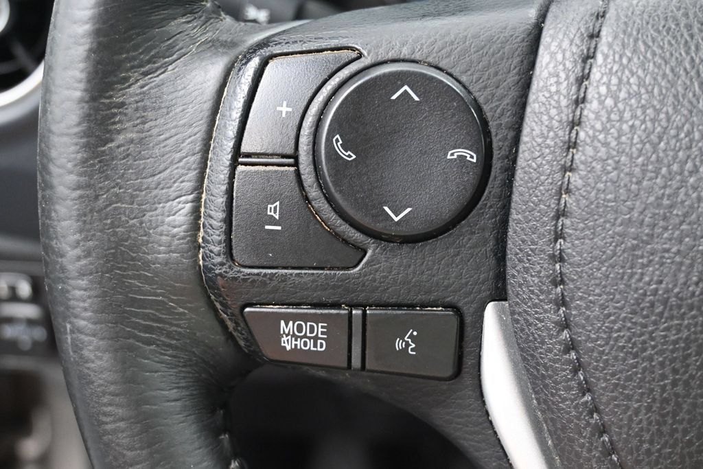 Used 2018 Toyota Corolla SE FWD image 15