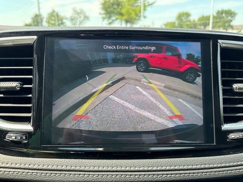 Used 2025 Chrysler Pacifica Limited FWD image 40
