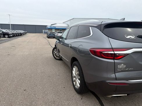 Used 2020 Buick Enclave Premium w/ Sun and Sites Package AWD/4WD image 7