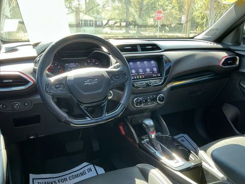 Used 2021 Chevrolet TrailBlazer RS w/ Sun and Liftgate Package image 28