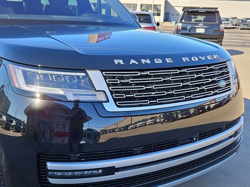 Used 2023 Land Rover Range Rover Long Wheelbase Autobiography image 5