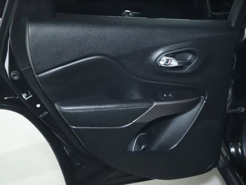 Certified 2021 Jeep Cherokee Latitude Lux w/ Comfort/Convenience Group AWD/4WD image 13