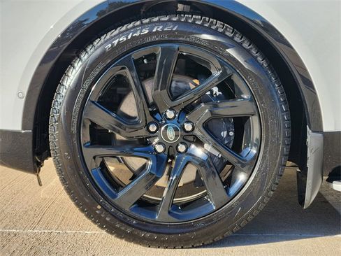 Used 2024 Land Rover Discovery Dynamic SE image 10