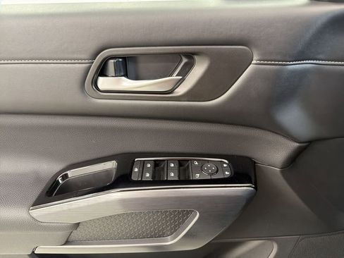 Certified 2024 Nissan Pathfinder SL image 26