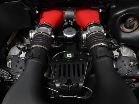 Used 2015 Ferrari 458 Spider image 25