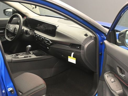 New 2026 Nissan Sentra SR w/ Floor Mat Package FWD image 6