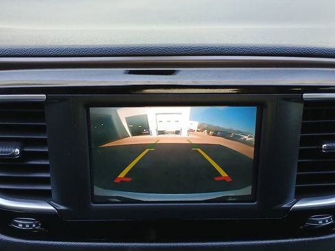 Used 2022 Chrysler Voyager LX image 15