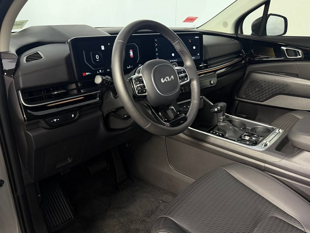 Used 2025 Kia Carnival SX Prestige FWD image 17