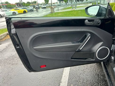 Used 2013 Volkswagen Beetle Turbo FWD image 16