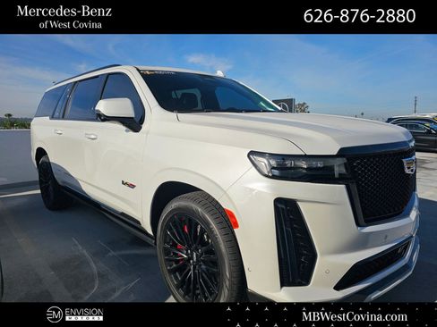 Used 2023 Cadillac Escalade ESV V image 1