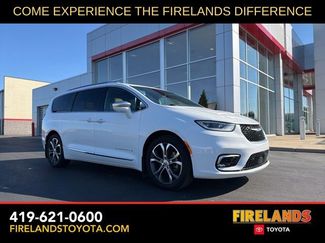 Used 2022 Chrysler Pacifica Pinnacle FWD video 1