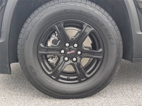 Used 2022 GMC Acadia AT4 w/ Technology Package image 12