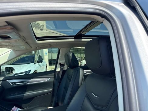 Used 2018 Cadillac XT5 Luxury w/ Driver Awareness Package FWD image 14