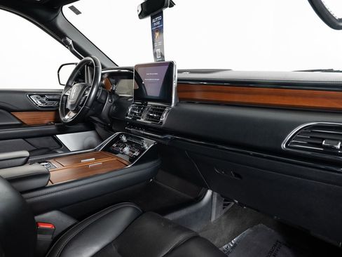 Used 2019 Lincoln Navigator Reserve image 29