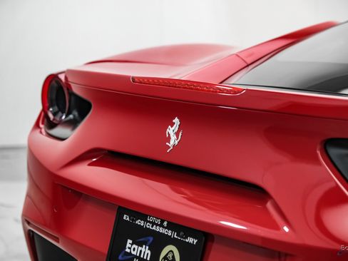 Used 2017 Ferrari 488 GTB RWD image 19