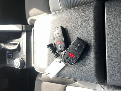 Used 2025 Toyota 4Runner TRD Off-Road AWD/4WD image 29