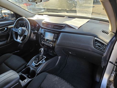 Used 2018 Nissan Rogue SV AWD/4WD image 32